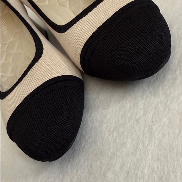 Vivaia | Julie Pro Almond Cap Toe Chunky Block Heels Beige/Black (EU 38) - Picture 4 of 16